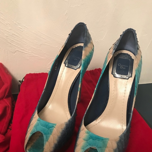 2 SHOES 4 THE PRICE OF 1 SEND A MESSAGE. - Picture 3 of 5